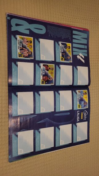 Álbum Panini Liga Este 25-26 + Cromos Repetidos