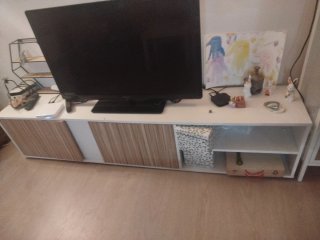 Mueble TV blanco y madera