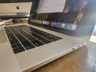 MacBook Pro 15 2018 i7 16GB Touch Bar