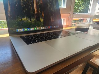MacBook Pro 15 2018 i7 16GB Touch Bar