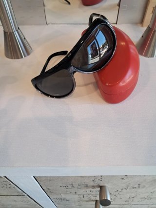 Gafas de sol Valentino negras y grises