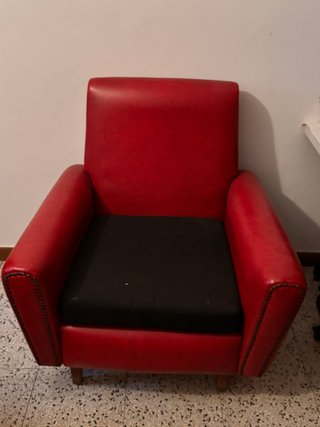 Lote 2 sillones clásicos tapizados rojo