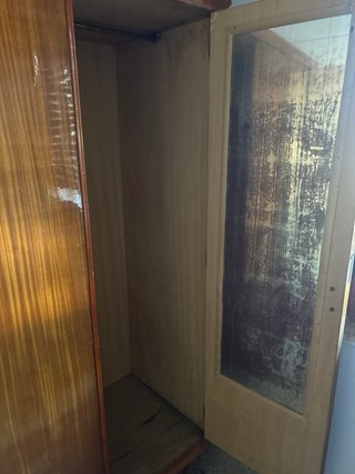Armario antiguo de madera