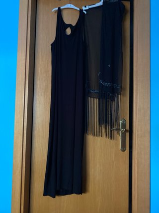 Vestido largo negro con chal de regalo