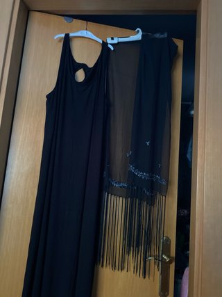 Vestido largo negro con chal de regalo
