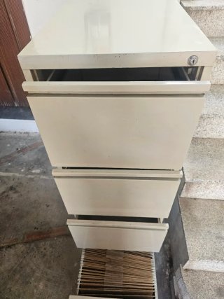 Archivador metálico de oficina beige