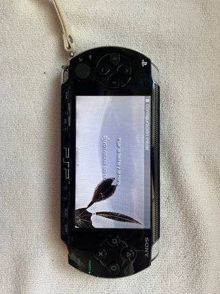 Sony PSP Negra + Funda, Cargador y tarjeta SD