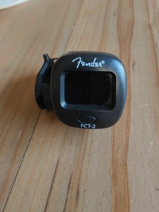 Afinador Fender FCT-2 Guitarra (Pila Nueva)
