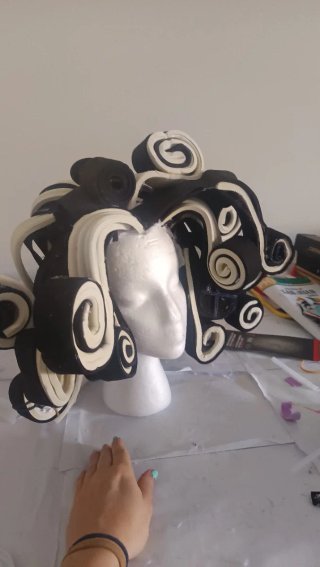 Peluca goma 3va negra y morada