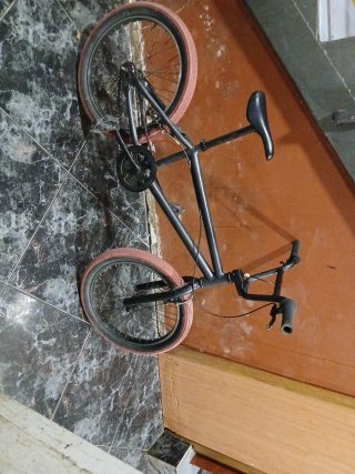 Bicicleta BMX negra