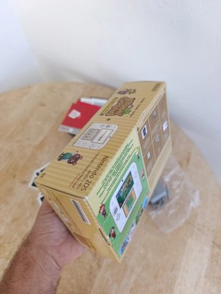 Nintendo 2DS Blanca Animal Crossing en caja