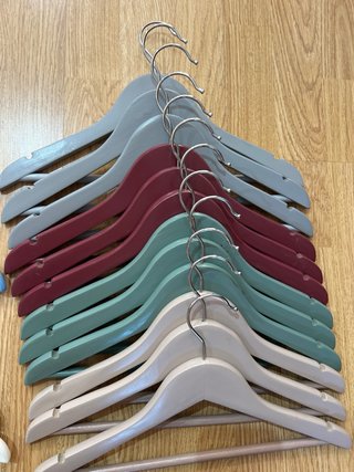 Perchas de madera para ropa de niños