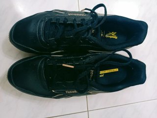 Deportivas Reebok Negras y Doradas