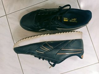 Deportivas Reebok Negras y Doradas