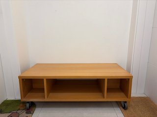 Mesa centro madera con ruedas