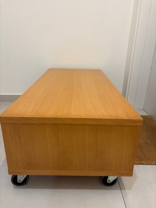 Mesa centro madera con ruedas