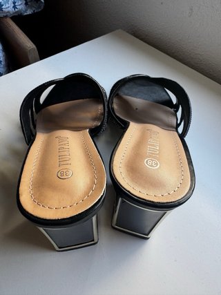 Sandalias Tacon Brillantes Negro y Dorado