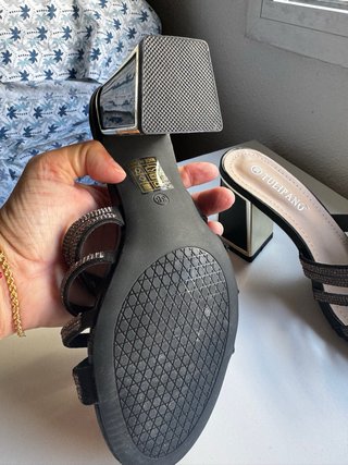 Sandalias Tacon Brillantes Negro y Dorado