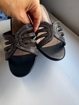 Sandalias Tacon Brillantes Negro y Dorado