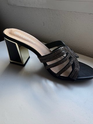 Sandalias Tacon Brillantes Negro y Dorado