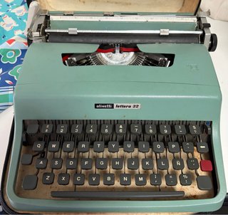 Máquina de escribir Olivetti Lettera 32
