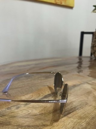 Gafas de sol Prada doradas y marrones