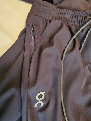 Conjunto deportivo On Running negro