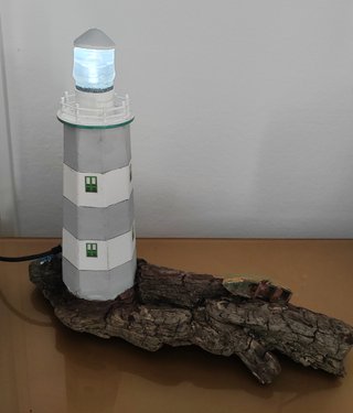 Faro decorativo su legno di mare e luce led