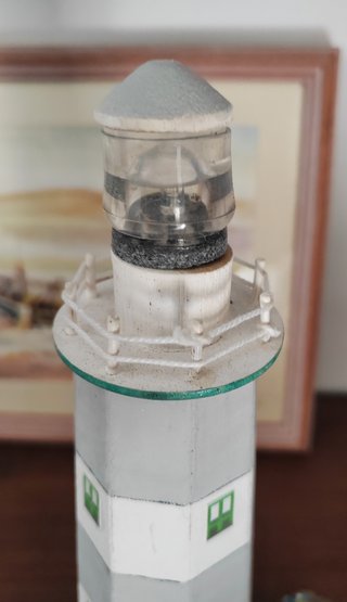 Faro decorativo su legno di mare e luce led