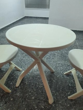 Pack de mesa y 2 sillas.