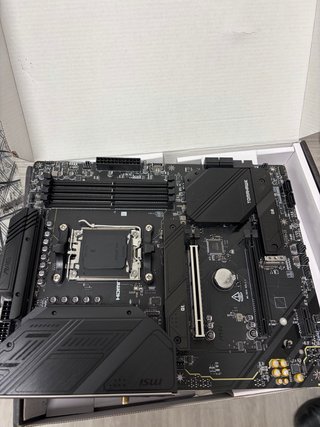 MSI MAG B650 Tomahawk WiFi Placa Base
