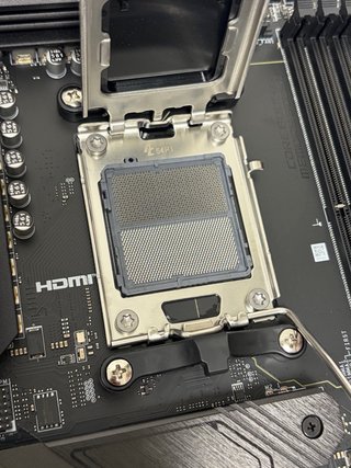 MSI MAG B650 Tomahawk WiFi Placa Base