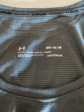 Under Armour - Camiseta gris sin mangas