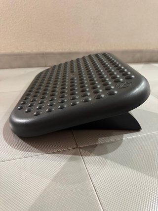 Reposapiés ergonómico negro