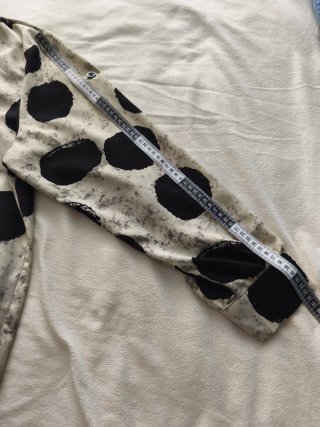 Camisa larga mujer lunares beige y negro