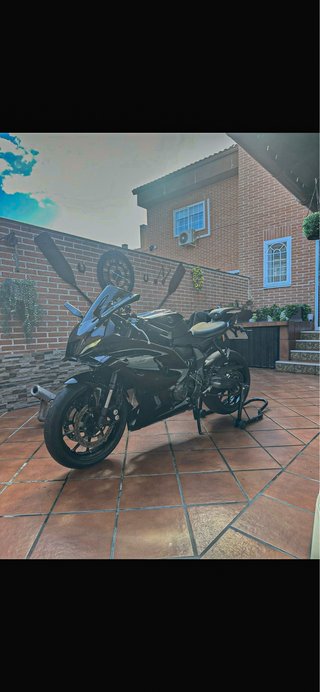 Yamaha R7 Negra Deportiva