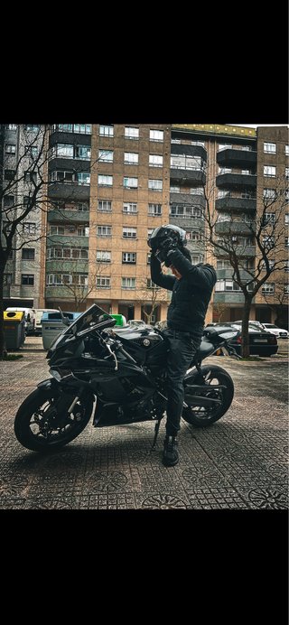 Yamaha R7 Negra Deportiva
