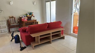 Sofá de tela rojo muy cómodo