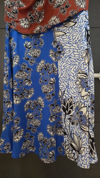 Vestido floral midi Mango talla M