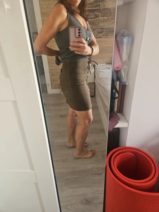 Falda marrón corta con cordones