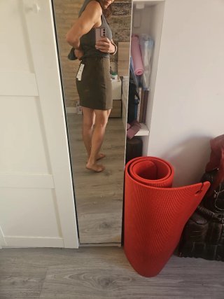 Falda marrón corta con cordones