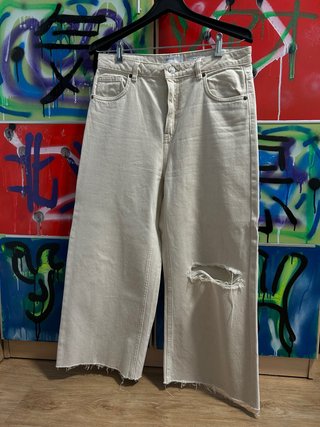 Pantalones anchos Bershka beige rotos