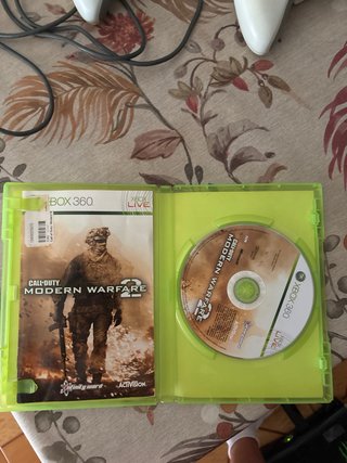 Xbox 360 con 2 mandos y accesorios