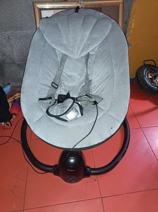 Silla de bebé reclinable con estufe se mueve
