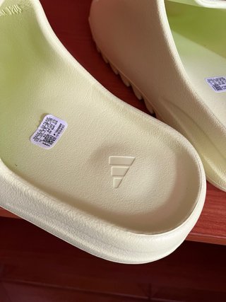 Chanclas Yeezy Slides Glow Green