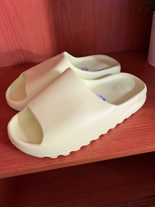 Chanclas Yeezy Slides Glow Green