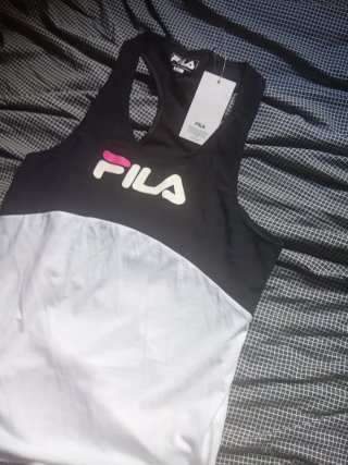 Camiseta Fila Negra y Blanca Talla M
