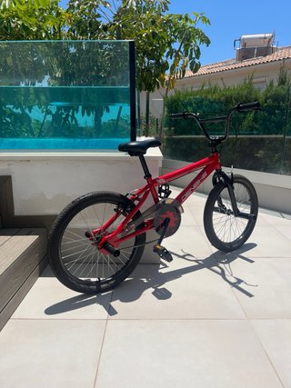 Bicicleta BMX Denbike Roja en buen estado.