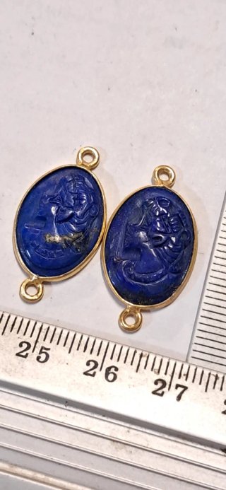 Coppie cammei con profili femminili