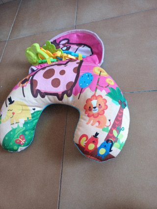 Cojín de actividades para bebé